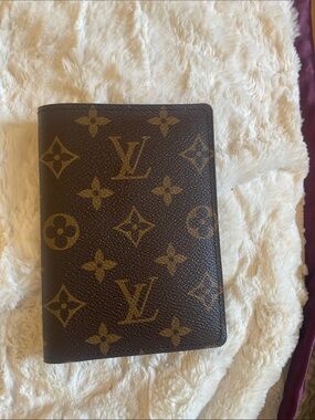 NWOT Authentic Louis Vuitton Monogram Passport Cove standard    size